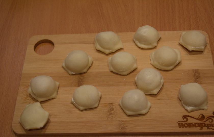 1. Этап. Борщ с пельменями: Приготовьте пельмени. Можно взять домашние( замороженные) или покупные.