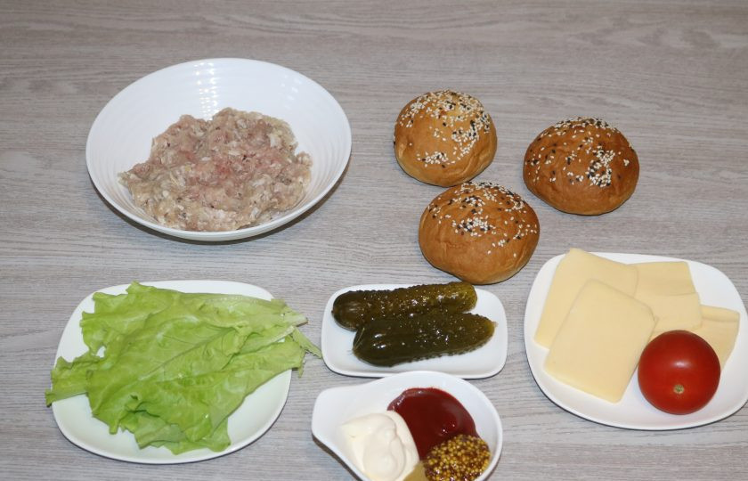 1. Этап. Сочный бургер: Подготовьте ингредиенты.