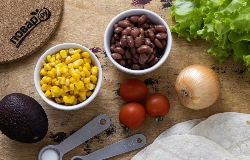 1. Этап. Бурито с кукурузой: Подготовьте все ингредиенты.