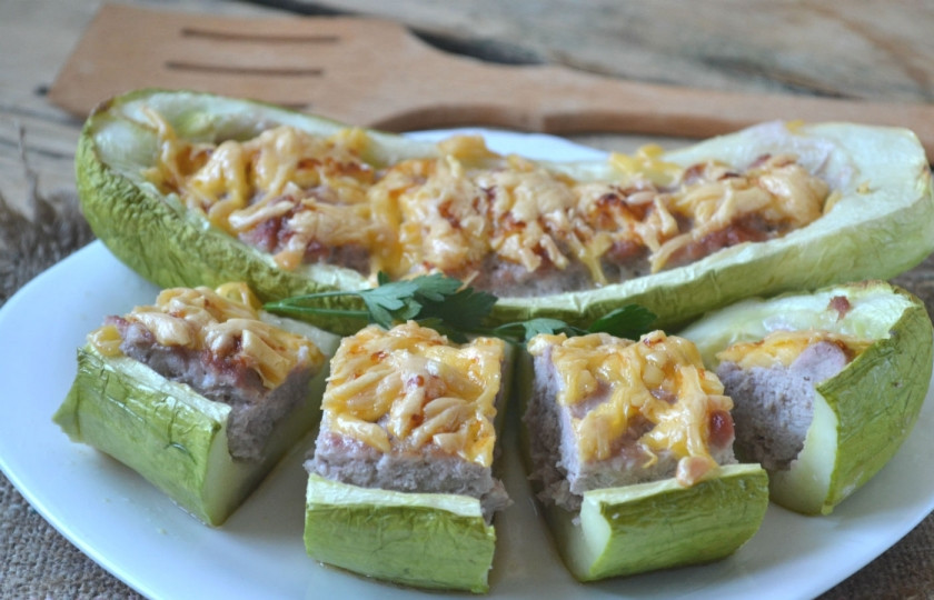 1. Этап. Кабачки в духовке с фаршем: Кабачки в духовке с фаршем готовы. Подавайте их горячими. Приятного аппетита!