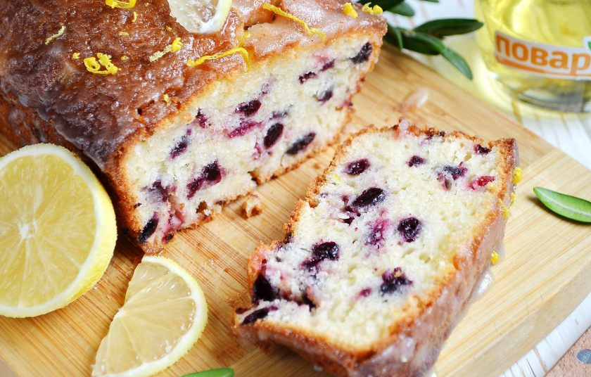 1. Этап. Йогуртовый кекс: Полейте остывший кекс глазурью, порежьте ломтиками и подавайте к столу. Приятного аппетита!