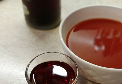 1. Этап. Индейка со сладким перцем и вином: Подготовить вино и томатный сок.