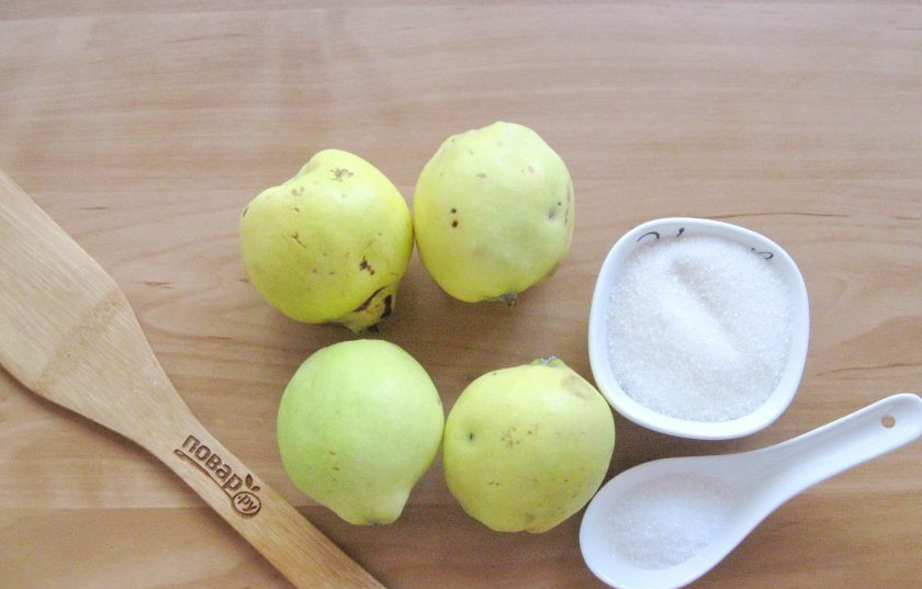 1. Этап. Компот из айвы на зиму без стерилизации: Возьмите ингредиенты для приготовления компота из айвы на зиму.