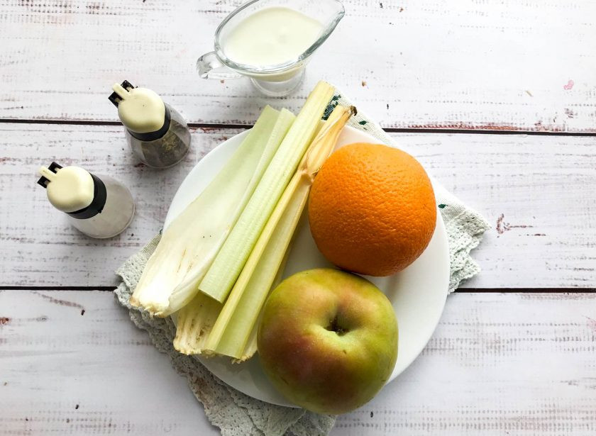 1. Этап. Салат с сельдереем и апельсином: Подготовьте все необходимые ингредиенты.