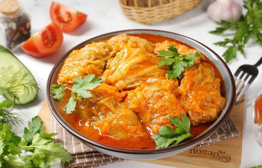 1. Этап. Голубцы из пекинской капусты: Переложите их на тарелку, полейте соусом и подавайте к столу. Приятного аппетита!