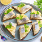 Канапе с селедкой и лимоном