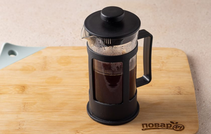 1. Этап. Кофе «Порто»: Заварите крепкий эспрессо любым удобным для вас способом. Я использую френч-пресс. Готовый кофе остудите до комнатной температуры.