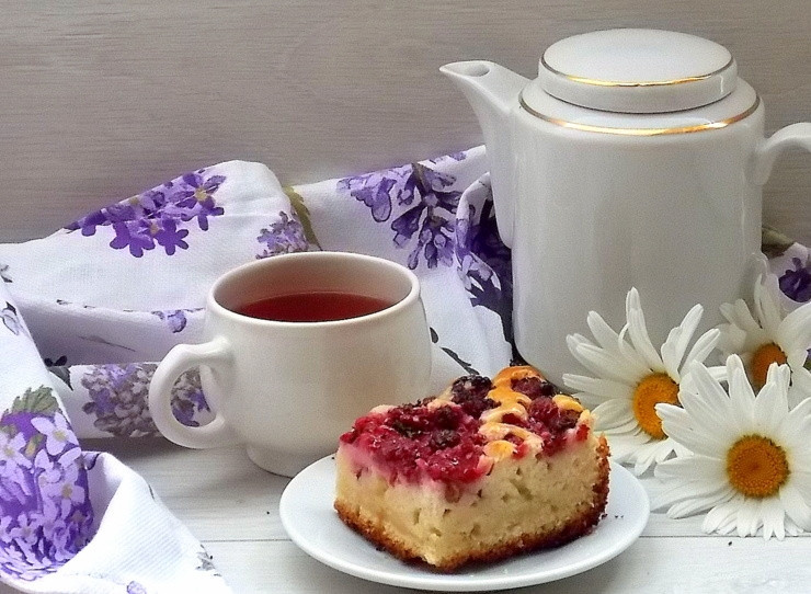 1. Этап. Малиновая бубланина: Остудите пирог, разрежьте и подавайте.