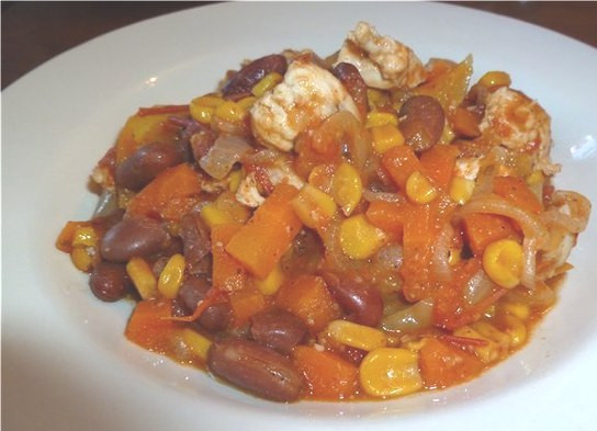 1. Этап. Рагу по-мексикански с курицей: За пять минут до готовности добавьте специи. Приятного аппетита!