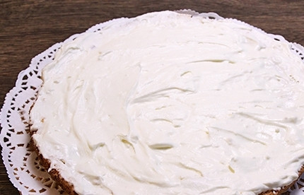 1. Этап. Крем из сыра маскарпоне: Крем готов, можно перемазывать коржи для торта или украшать капкейки.