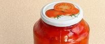 1. Этап. Помидоры в желе: Накрыть банки прокипячёнными крышками и стерилизовать в течение 12–15 минут, а затем герметично закупорить.