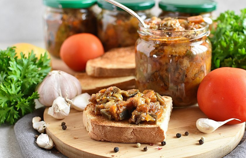 1. Этап. Икра из баклажанов на зиму: Ну а подавать баклажанную икру можно к чему угодно. Очень вкусно просто на поджаренном хлебе. Приятного аппетита!