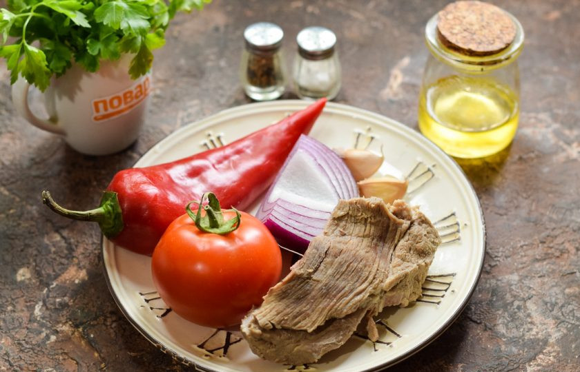 1. Этап. Мексиканский салат с говядиной: Подготовьте ингредиенты.