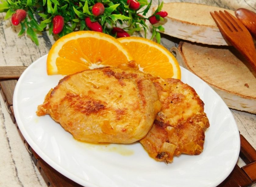 1. Этап. Свинина в горчично-имбирном маринаде с апельсинами: Подавайте с долькой апельсина. Приятного аппетита!