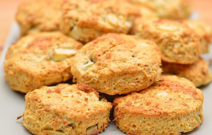 1. Этап. Яблочные сконы: Настоящие английские яблочные сконы готовы! Остается только остудить их и заварить к ним вкусный чай. Приятного!