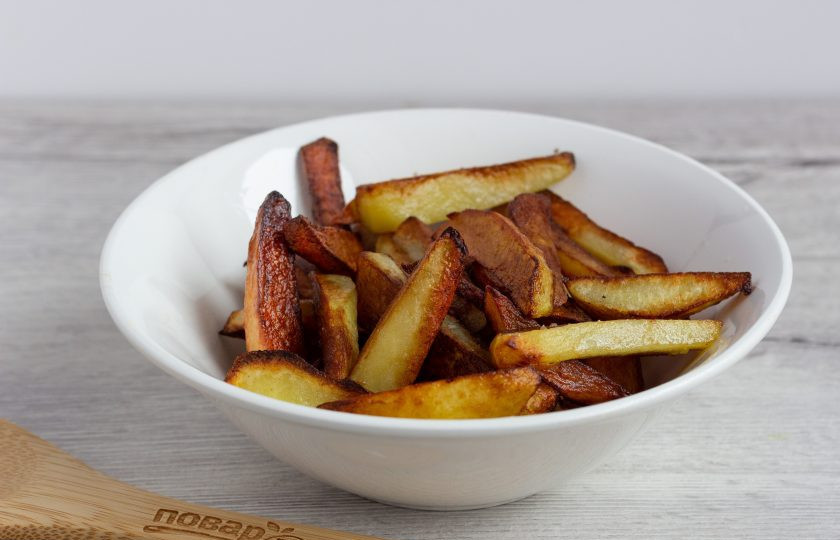 1. Этап. Почки по-русски: Картофель пожарьте в растительном масле, в конце приготовления посолите по вкусу.