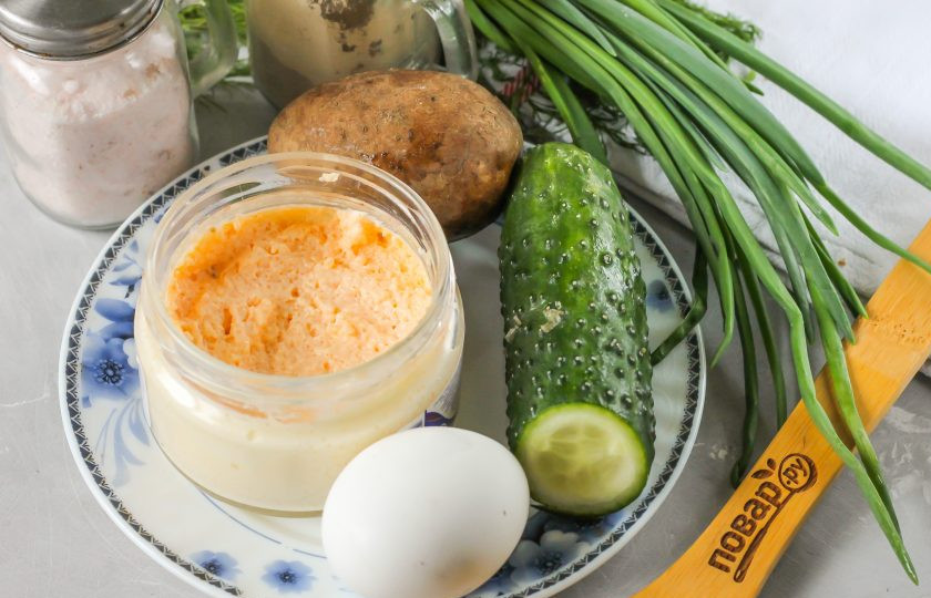 1. Этап. Салат с икрой мойвы: Подготовьте указанные ингредиенты.