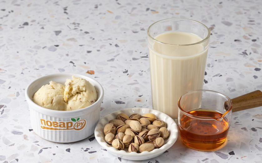 1. Этап. Фисташковый молочный коктейль: Подготовьте все ингредиенты.