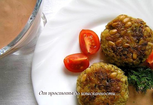 1. Этап. Рыбные котлеты с кедровыми орешками: Котлетки подавайте с соусом и овощным салатом.