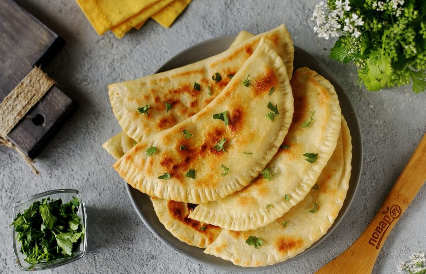 1. Этап. Кутабы с творогом и зеленью: Кутабы с творогом и зеленью готовы. Приятного аппетита!