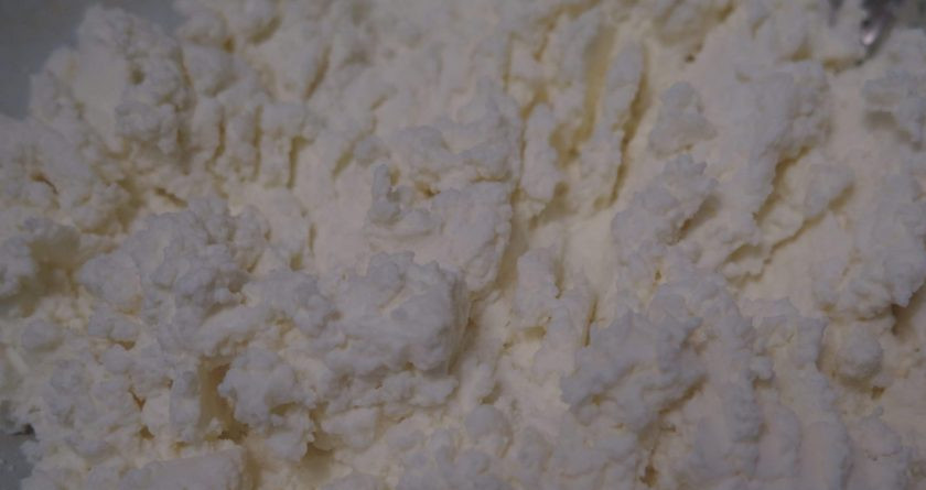 1. Этап. Сырники из прокисшего творога: 1. С прокисшим творогом работать нужно аккуратно. Учитывайте. какой это продукт, домашний или 