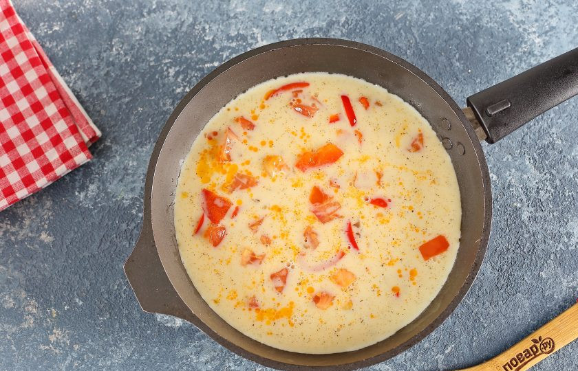 1. Этап. Чижи-бижи: Затем влейте яичную смесь.