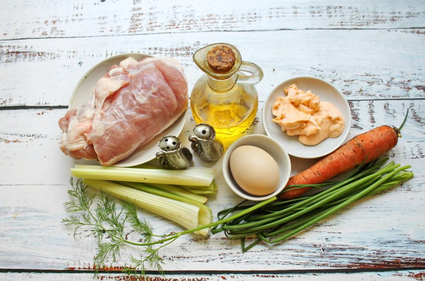 1. Этап. Мясо по-крестьянски: Подготовьте все необходимое для приготовления мяса по-крестьянски.