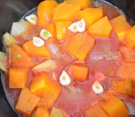 1. Stage. Pumpkin Caviar: Add chopped garlic, tomato juice and simmer for another 15 minutes.