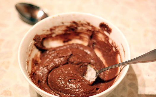 1. Этап. Диетический кекс в микроволновке: В глубокой тарелке тщательно перемешиваем все указанные ингредиенты. По желанию можете добавить сухофрукты или орешки.