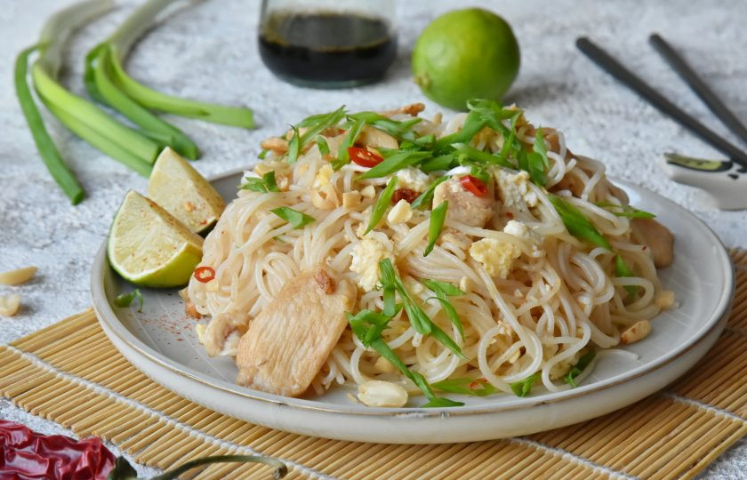 1. Этап. Рисовая жареная лапша Пад Тай: Главным критерием правильно приготовленной жареной рисовой лапши 