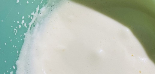 1. Этап. Миндальное печенье: Яйца взбить с сахаром до пышности, НЕ нужно до устойчивых пиков