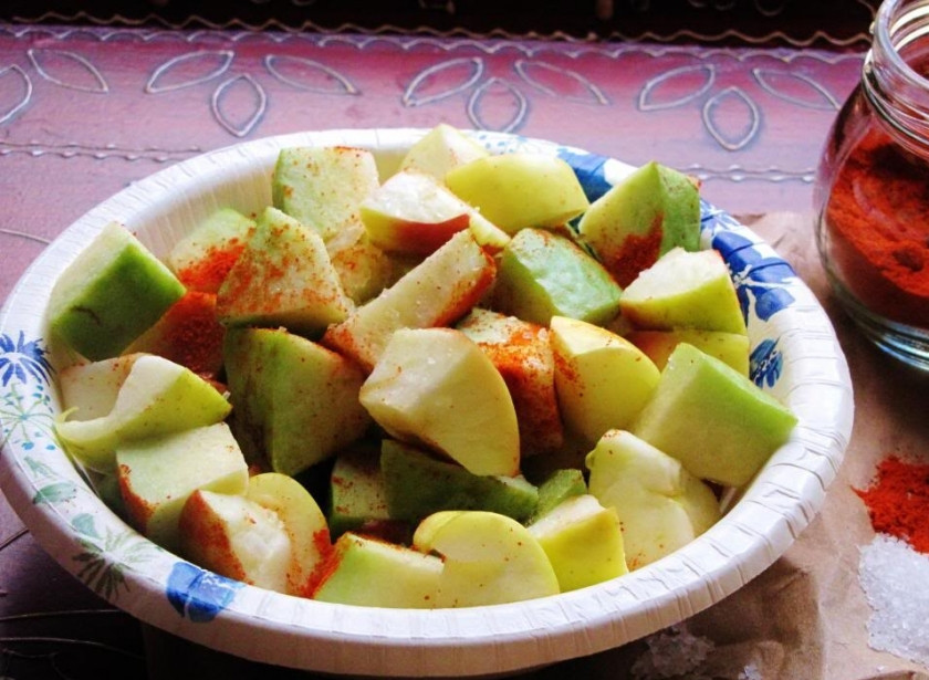 1. Этап. Салат из фейхоа: 3. Перемешаем, охлаждаем немного в холодильнике - и подаем вкусный и легкий салат из фейхоа к столу!