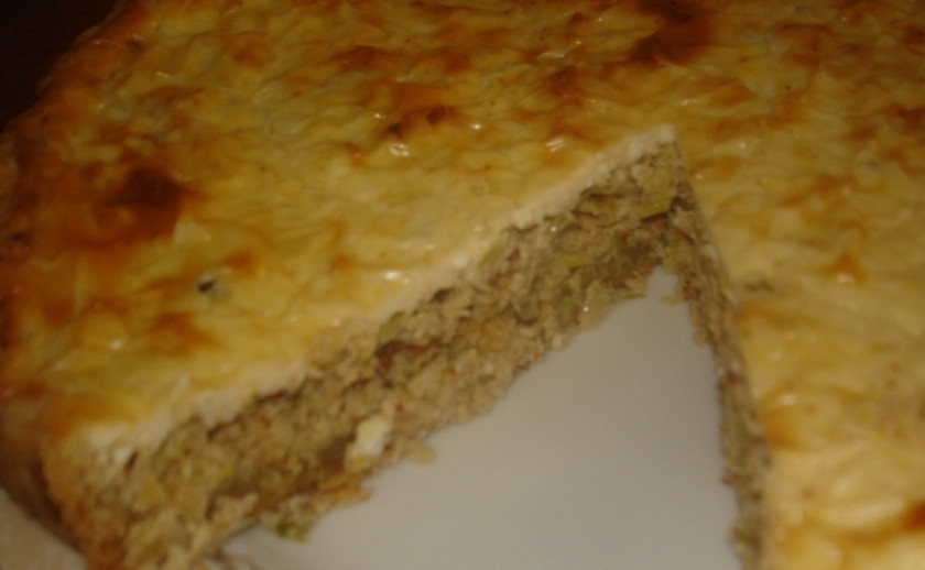 1. Этап. Пирог с мясом без дрожжей: Отправляем в разогретую до 200 градусов духовку на 25-30 минут. Готово!