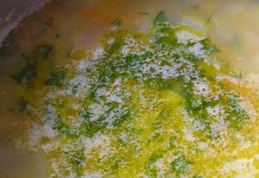 1. Этап. Суп с жёлтой чечевицей и мидиями: Дайте настояться минут 20.