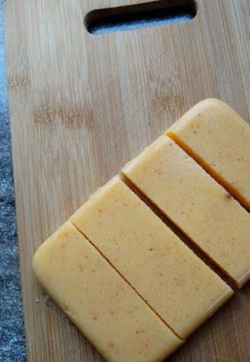 1. Этап. Полента в беконе на гриле: Нарезать поленту. У меня получилось 4 кусоча.