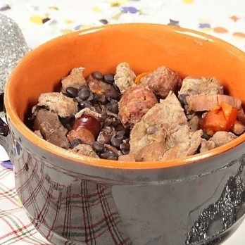 1. Этап. Фейжоада: Фейжоада готова. Подавать в горячем виде.