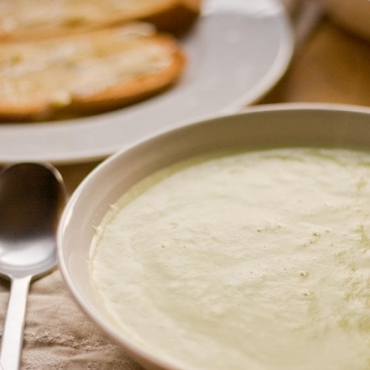 1. Этап. Суп с авокадо: 4. Суп с авокадо готов! Подавайте его с гренками. Приятного аппетита!