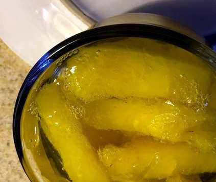 1. Этап. Желе за 10 минут: 4. Через 5-7 минут образуется желе при комнатной температуре (примерно 24С). Желе образуется еще быстрее (около 1-2 мин), если заливать в другие формочки, которые стояли в холодильнике. Текущий образец приготовлен в той же емкости.