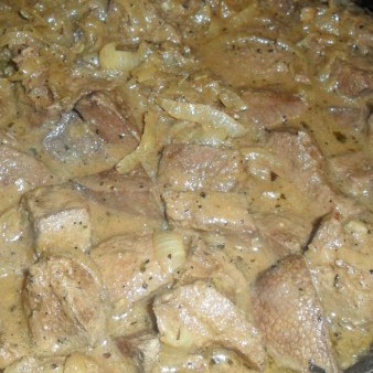 Говяжья печень, тушенная в сметане