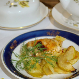 Курица с фруктами в духовке