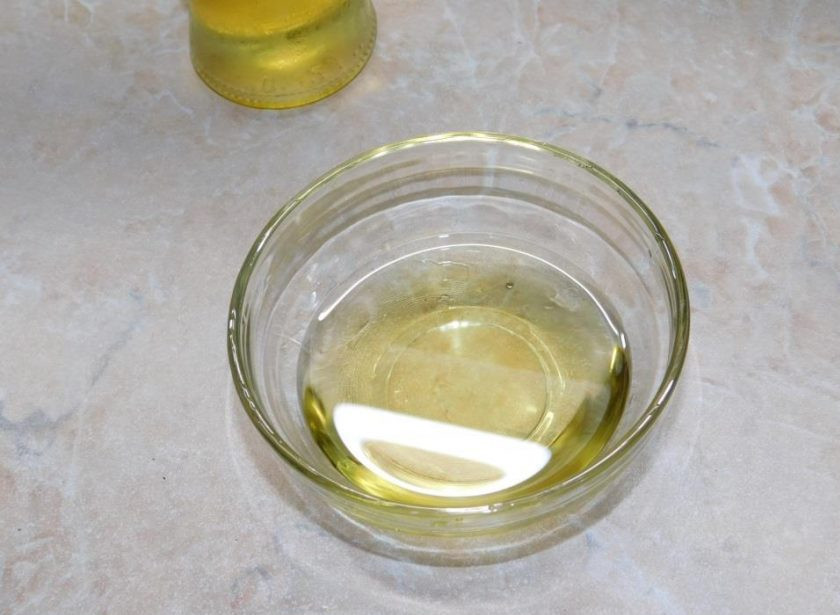 1. Этап. Роллы Бонито: Рисовый уксус смешайте с солью и сахаром и перемешайте с теплым рисом.