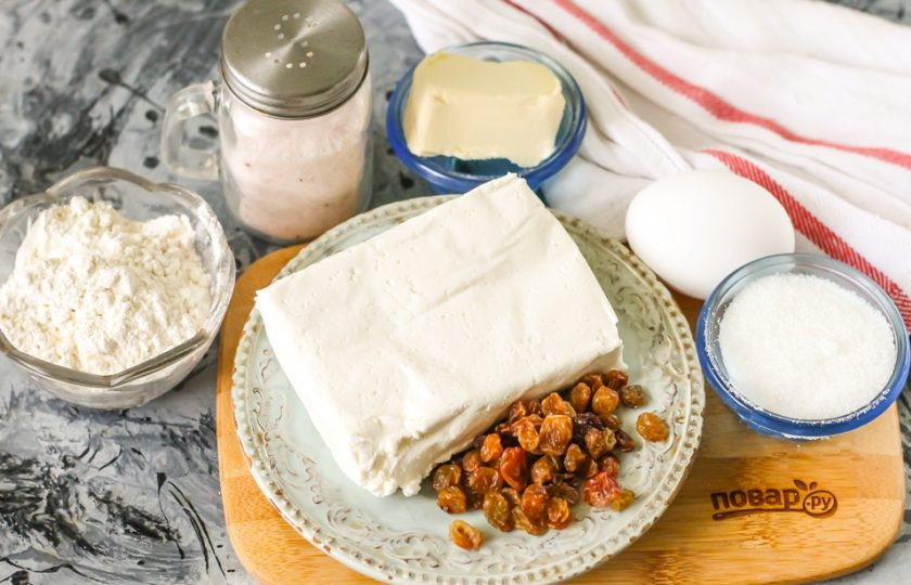 1. Этап. Сырники из кислого творога: Подготовьте указанные ингредиенты.