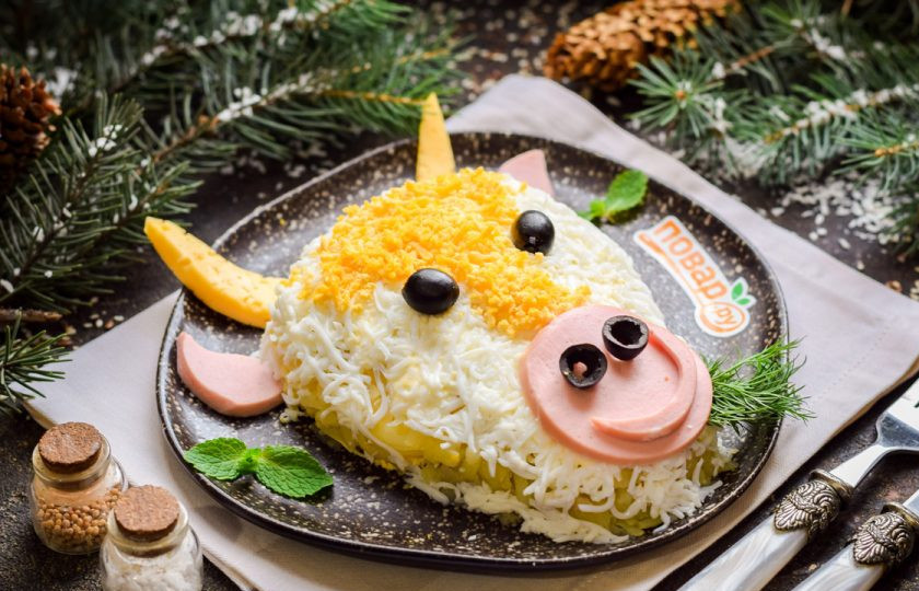 1. Этап. Слоеный салат с курицей Бычок: Такой вот милый и добрый бычок у нас получился!