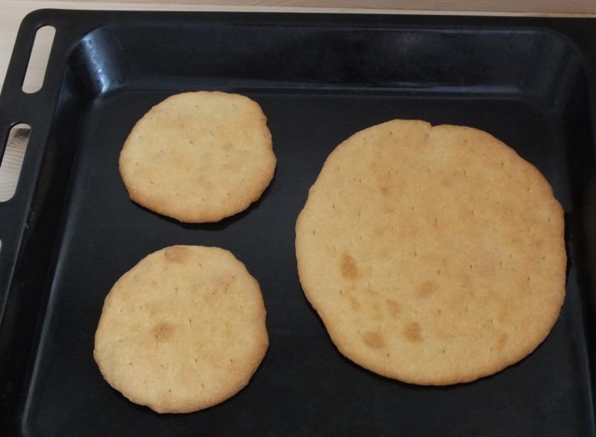 1. Этап. Торт Любава: Готовые коржи охладите.