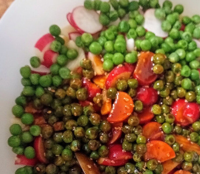 1. Этап. Холодный салат по-корейски: Заправить салат