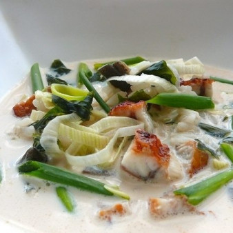 Сливочный суп с угрем