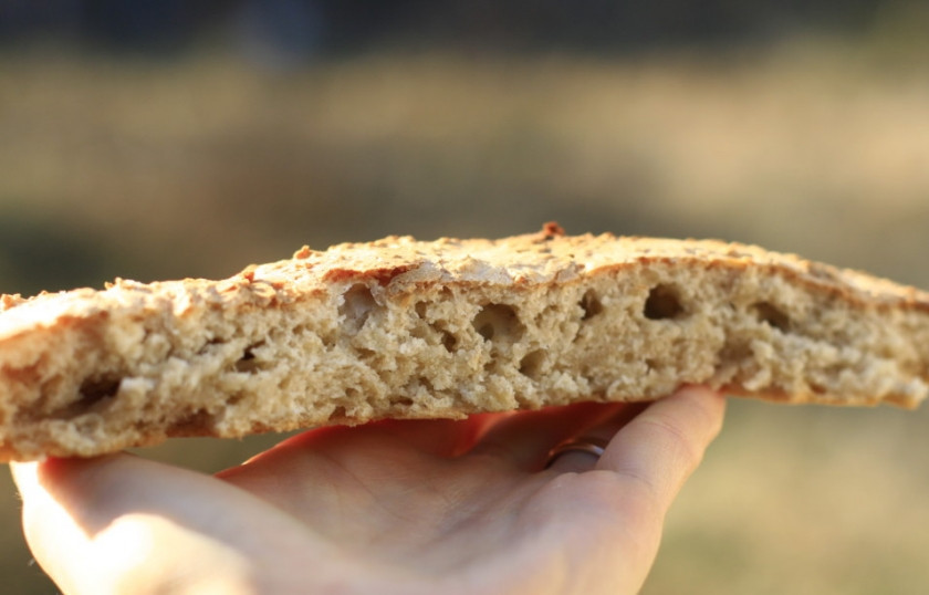 1. Этап. Бездрожжевой хлеб на кефире: 3. И вот такого красавца достаем из печи! Он немного осядет, но зато по мере остывания будет становиться все вкуснее и вкуснее!