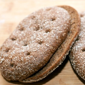 1. Этап. Домашний гамбургер с ржаным хлебом: Для наглядности показываю, какой хлеб нам нужен. Обычно в магазинах такой хлеб уже продается разрезанным - так, как нам и надо.