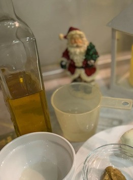 1. Этап. Полезный майонез из варёных яиц: Подготовить продукты. Яйца заранее отварить. Остудить