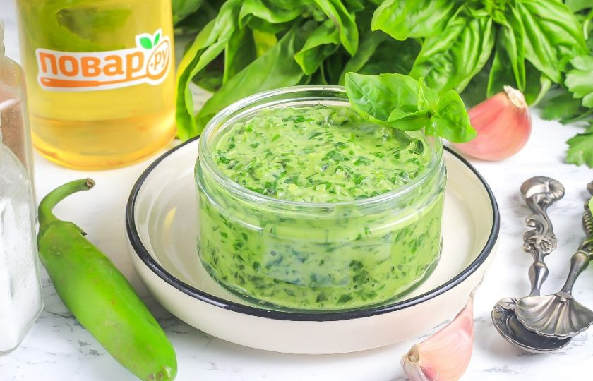1. Этап. Аджика из базилика: Выложите аджику из базилика в баночку или пищевой контейнер, поместите в холодильник для охлаждения. Если готовили ее на зиму, то заморозьте в пищевом контейнере в морозильной камере.